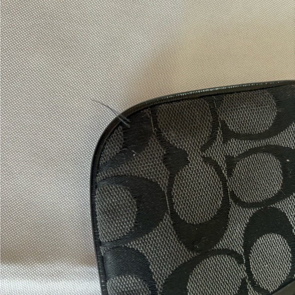 Coach wristlet black good used condition - Picture 7 of 7